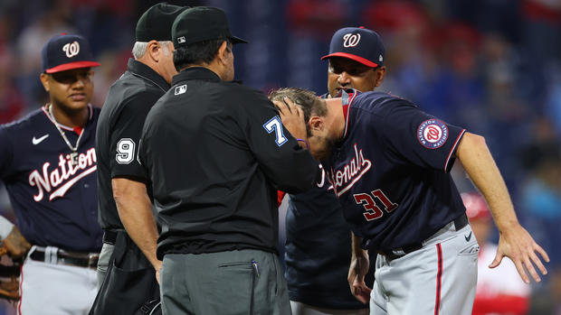 Umpires inspect Max Scherzer's hair 