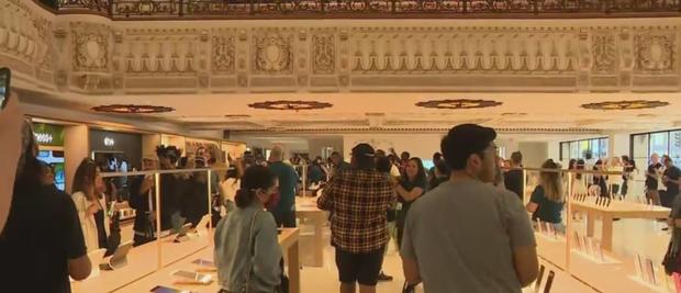 Apple Opens New Store In Downtown LA's Historic Tower Theatre 