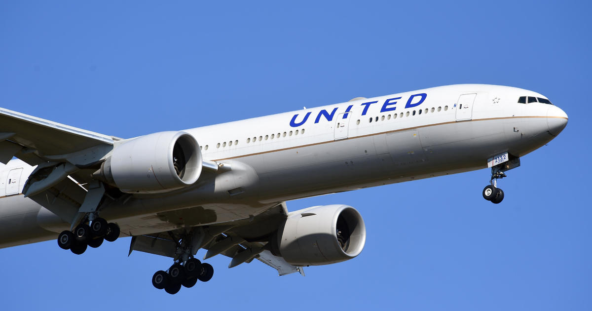 United Airlines to require U.S. employees get vaccinated against COVID-19