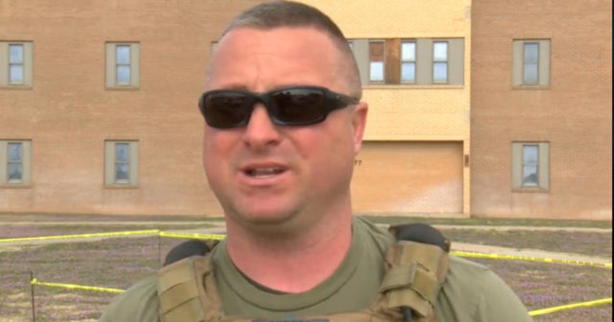 Standoff in Texas: SWAT command leader dead, 4 wounded after standoff with gunman
