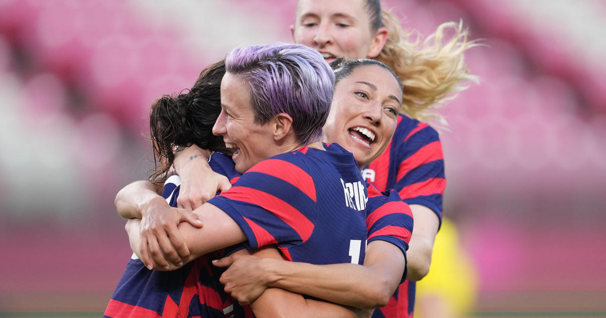 U S Women S Soccer Team Beats Australia 4 3 To Capture Bronze In Tokyo Cbs News