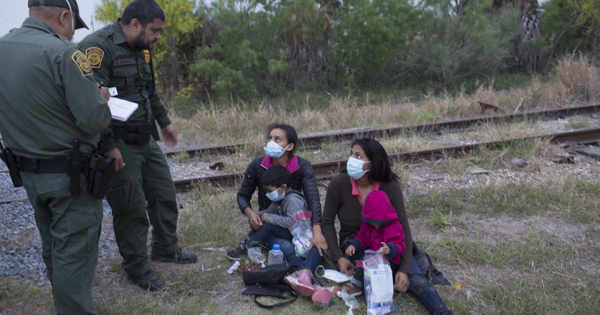 Judge orders U.S. to reinstate Trump-era "Remain in Mexico" asylum policy