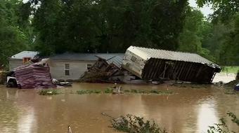 Survivors of deadly Tennessee floods recall "scariest thing ever" 