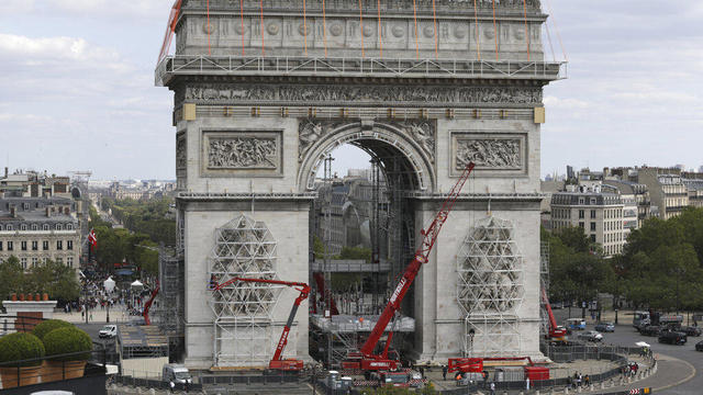 Arc de Triomphe art project 