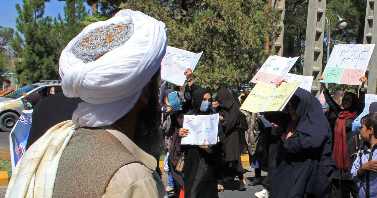 Afghan women stage rare protest to demand rights under Taliban: "We are not afraid, we are united."