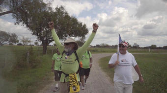 Retiree walks across country to unify Americans 