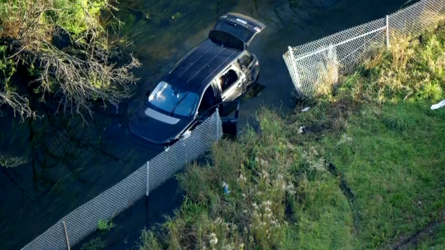 Northbrook-Car-In-Lagoon.png 