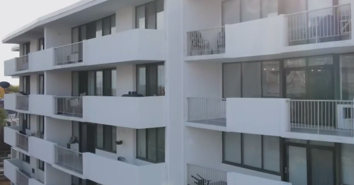 Fears That Oak Park Apartment Could Collapse Leave Panicked Residents Scrambling To Evacuate