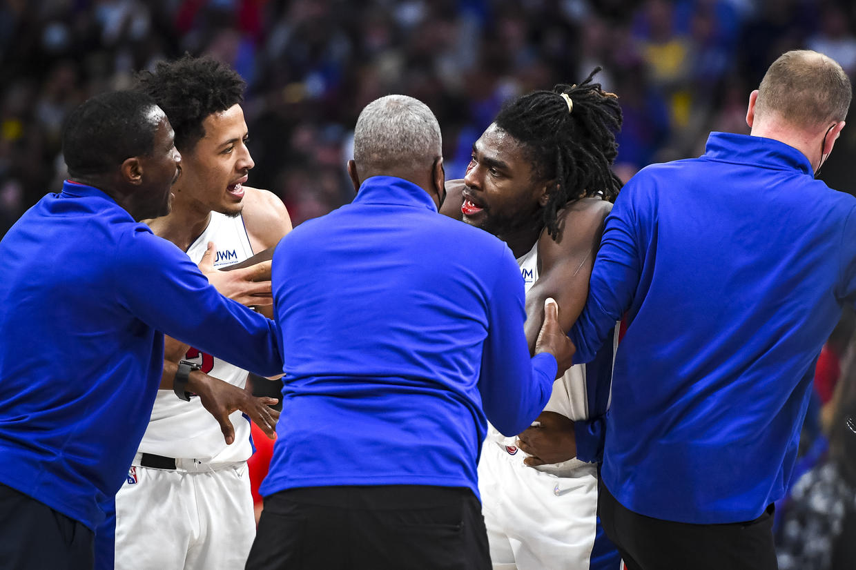 LeBron James Appears To Elbow Isaiah Stewart Before On-Court Brawl