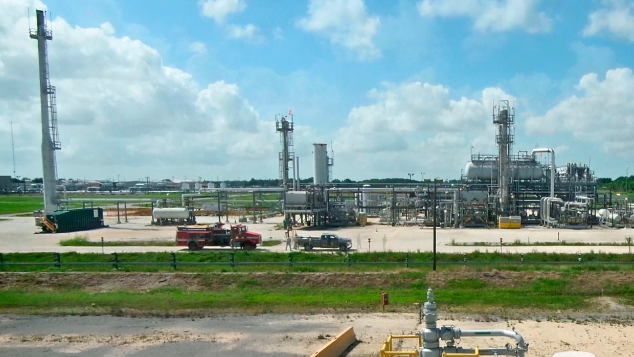 Biden releasing oil from Strategic Petroleum Reserve to help lower gas ...