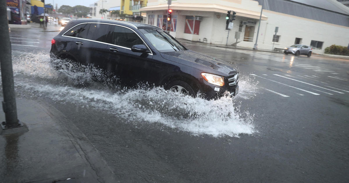 Hawaii under state of emergency as winter storm brings flash flooding and high winds