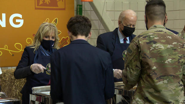 jill-and-joe-biden-fort-bragg-thanksgiving.jpg 