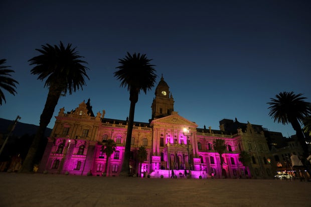 Cape Town City Hall is bathed in purple light to honour the passing of Archbishop Desmond Tutu 