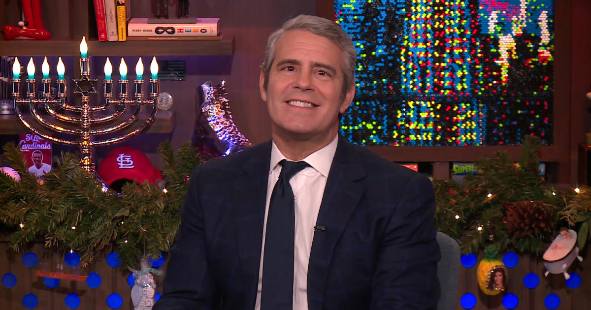Andy Cohen goes viral for roasting Bill de Blasio during New Year’s Eve broadcast – CBS News