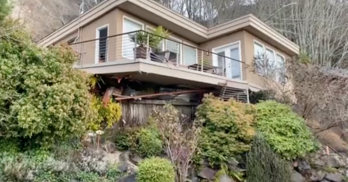 Seattle house slides off its foundation as Washington faces widespread flooding – CBS News