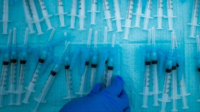 cbsn-fusion-some-americans-continue-to-refuse-covid-19-vaccine-as-hospitals-feel-strains-from-omicron-thumbnail-877348-640x360.jpg 