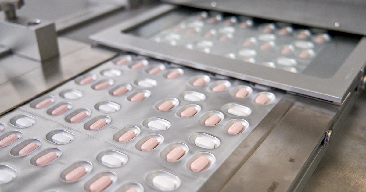White House lays out new COVID plan, will begin stockpiling tests and pills