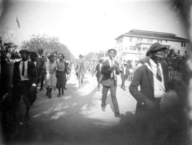 emancipation-day-parade-lincolnville-florida-1920s.jpg 