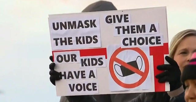 More states roll back indoor mask mandates as average COVID-19 cases fall to 2022 low
