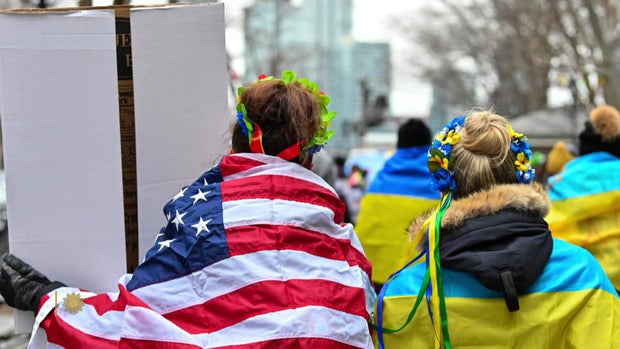 us-ukraine-flags-protest.jpg 