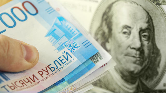 Ruble Sinks as Russia Isolated by Sanctions 