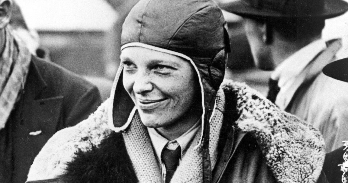 Leather helmet worn by Amelia Earhart on 1928 flight across the Atlantic sells for 10 times the expected price at auction