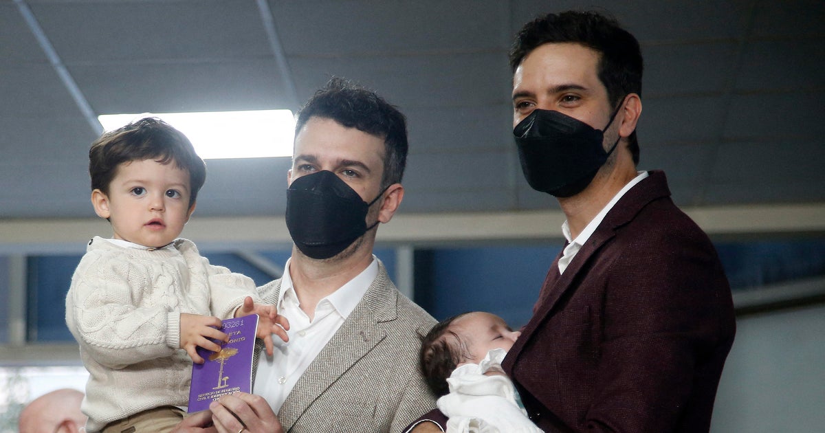 First same-sex couples get married in Chile under new law: "We never imagined we would experience this moment"