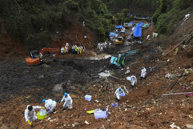 CORRECTION China Plane Crash 