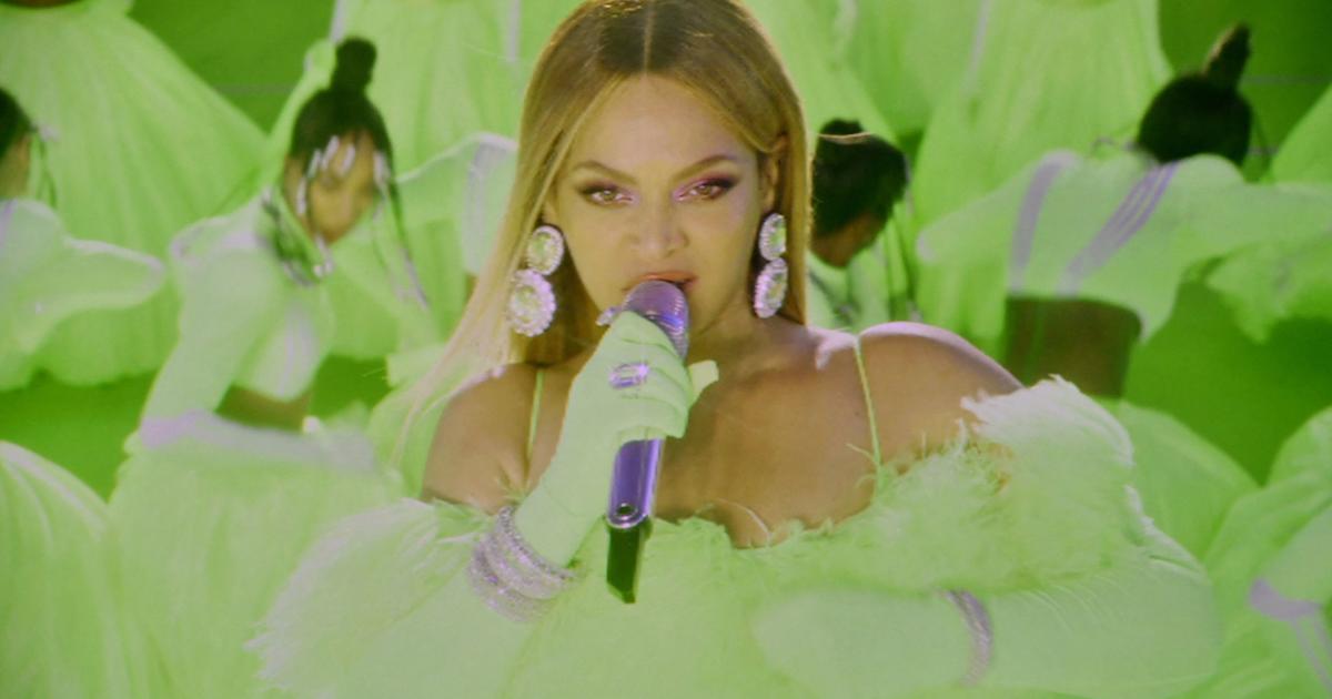 Beyoncé opens 2022 Oscars with first live performance in two years