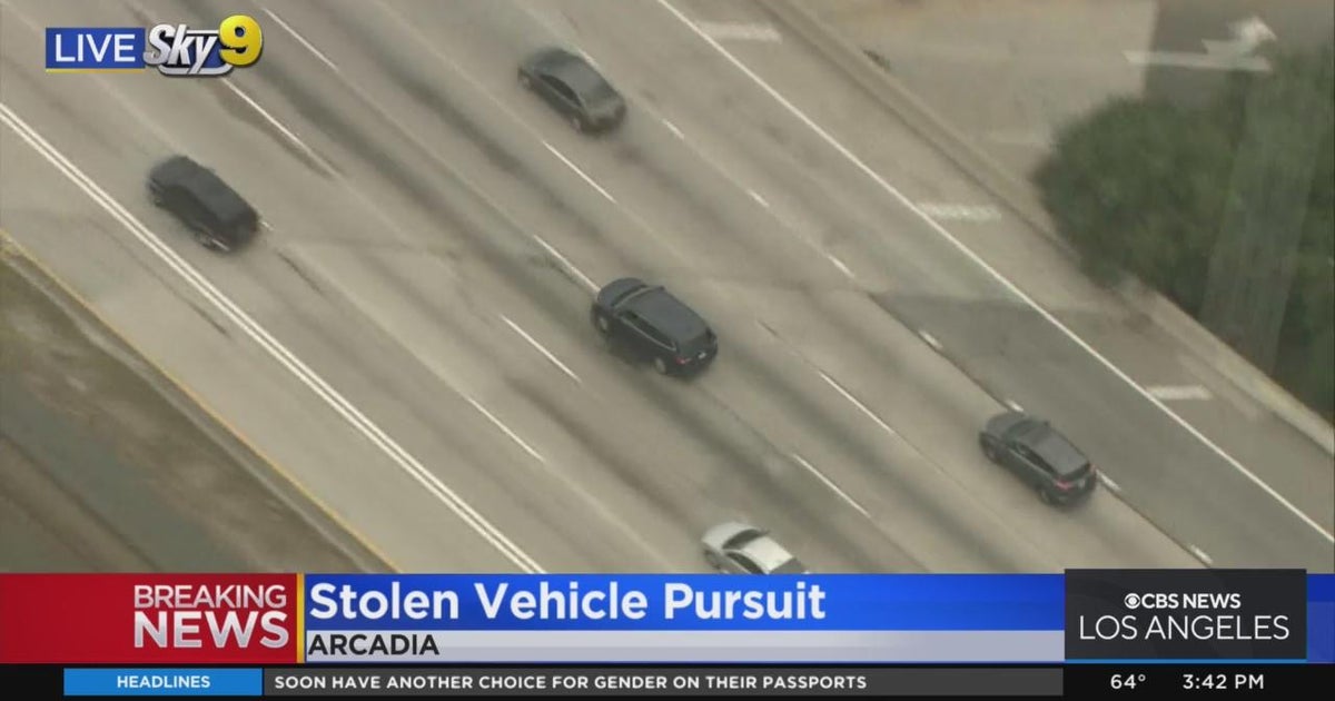 Pursuit suspect exits 210 freeway - CBS Los Angeles