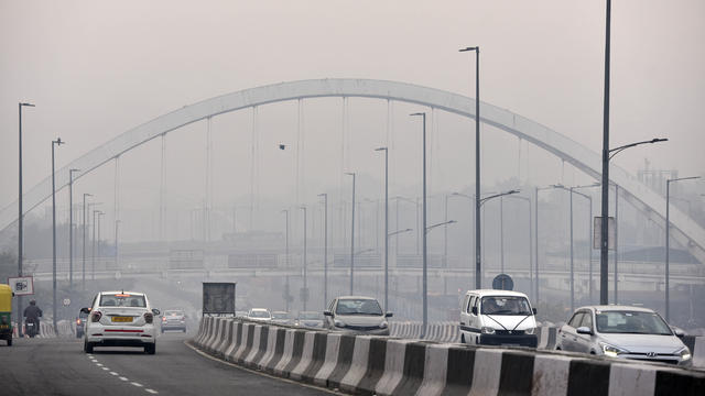 Cold And Smoggy Morning In Delhi NCR 