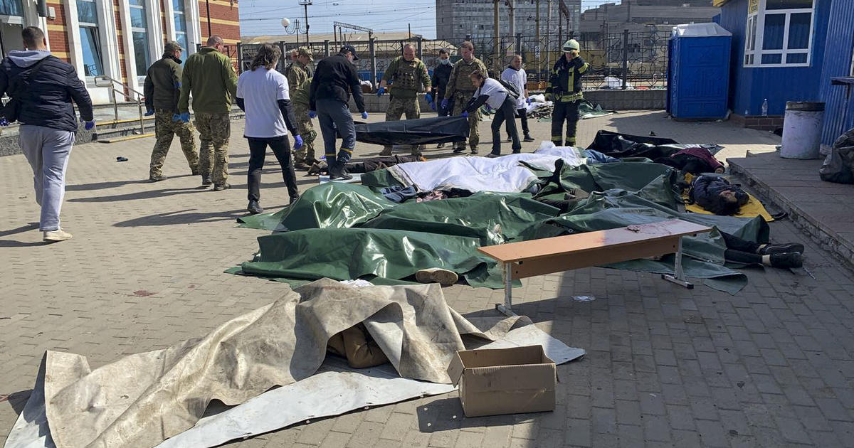 ذكرت أوكرانيا أن 52 شخصًا على الأقل قتلوا في هجوم صاروخي روسي على محطة سكة حديد كراماتورسك