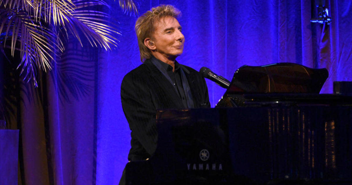 Barry Manilow tests positive for COVID-19, will miss Broadway show premiere