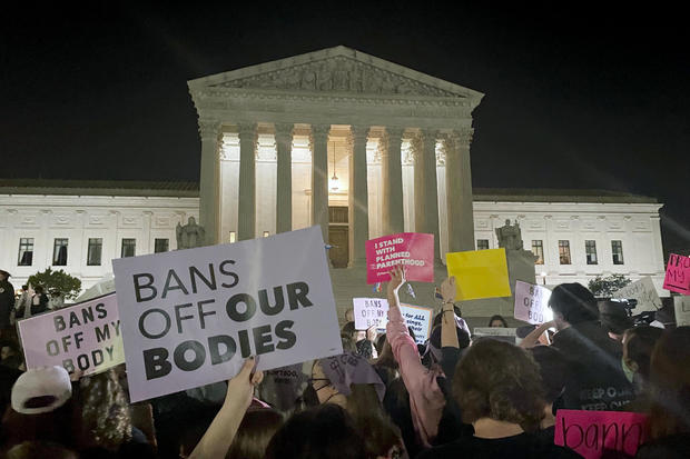 Leaked draft opinion suggests Supreme Court may overturn Roe v. Wade