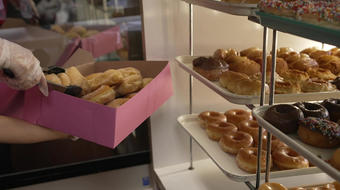 How doughnut shops became a sweet American Dream 