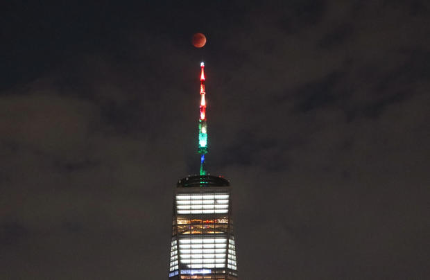 Total Eclipsed Super Flower Blood Moon Rises in New York City 