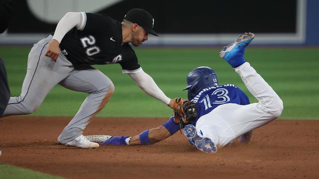 Toronto Blue Jays play the Chicago White Sox 