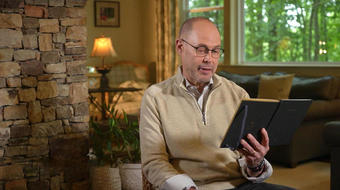 Ernie Johnson writes letter to younger self 